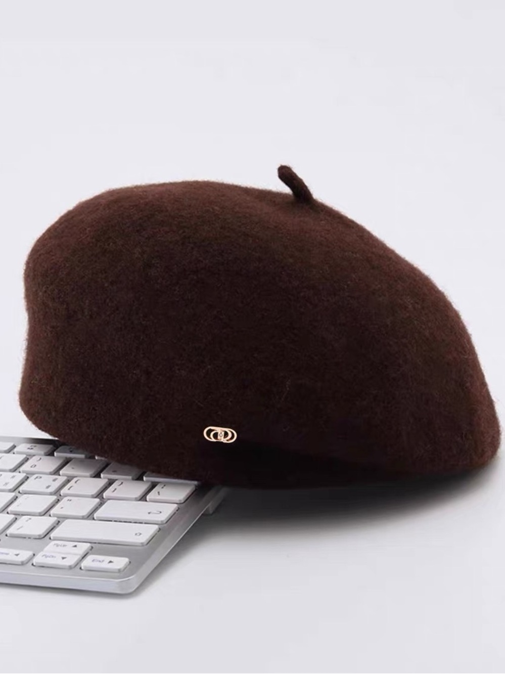 Classic Brown Wool Beret with Metal Accent - Unbranded